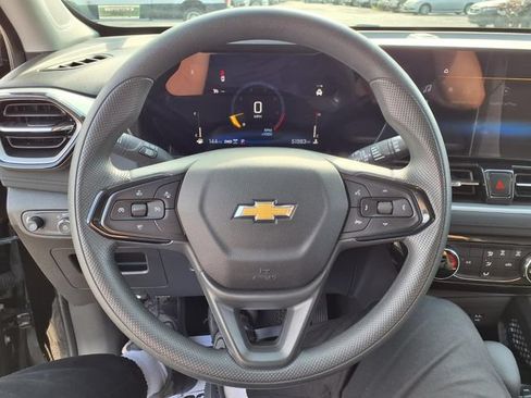 Used 2025 Chevrolet TrailBlazer LT AWD/4WD image 34