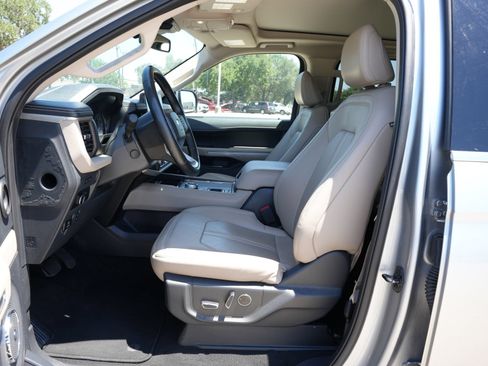 Used 2024 Ford Expedition Max Limited RWD image 16