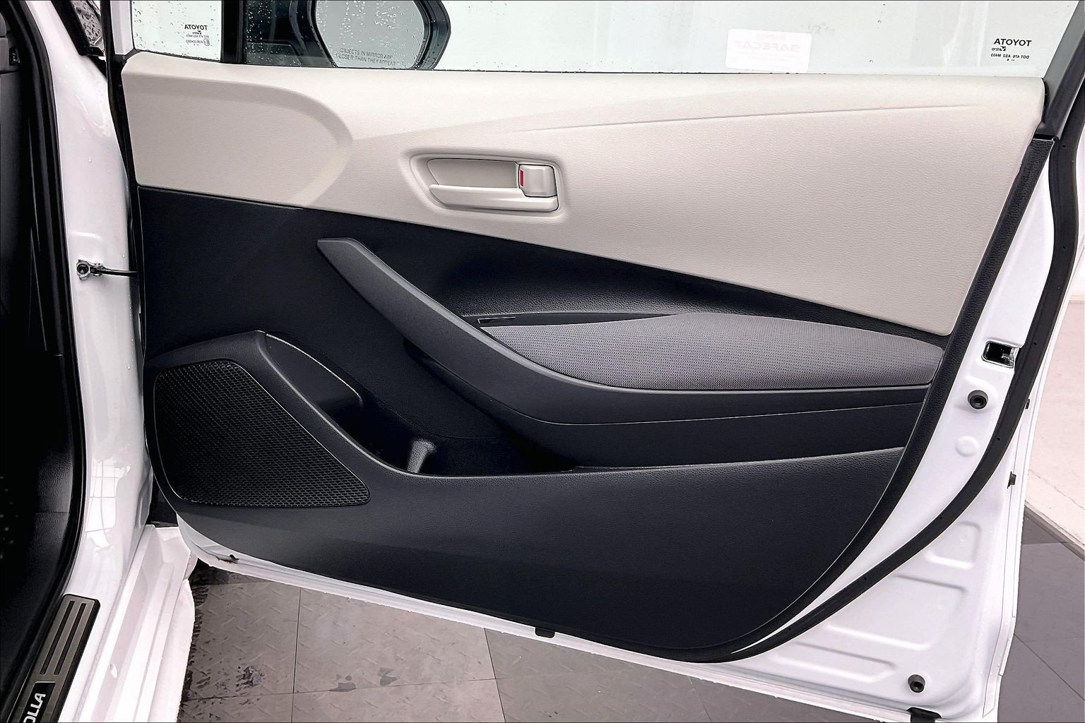 Used 2024 Toyota Corolla LE FWD image 25
