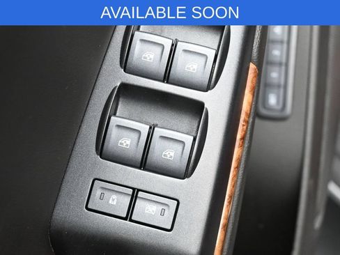 Used 2018 Chevrolet Suburban Premier AWD/4WD image 14