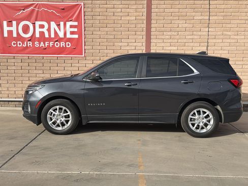 Used 2023 Chevrolet Equinox LT image 2