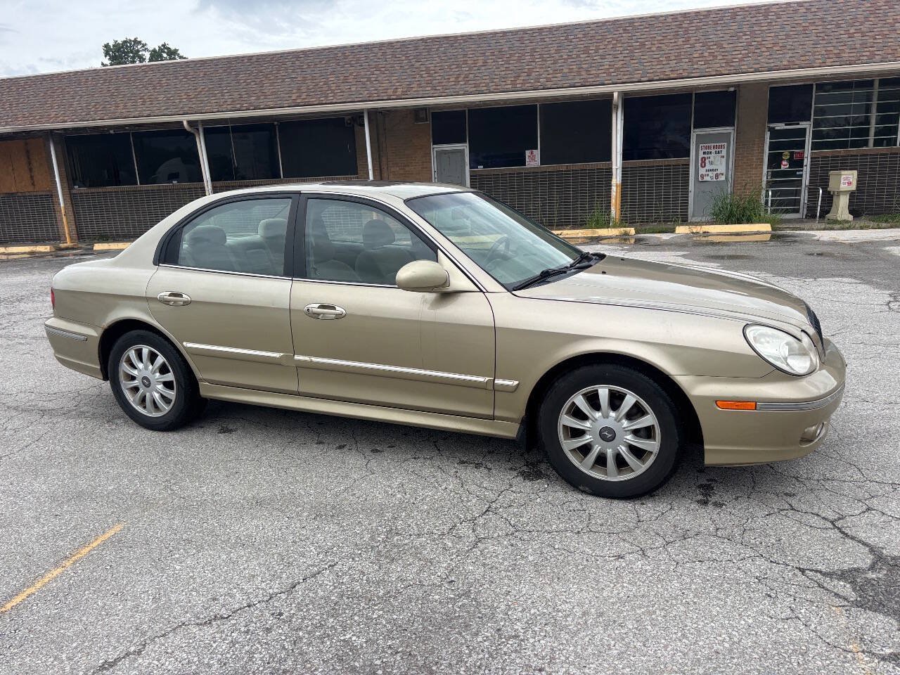Used 2004 Hyundai Sonata GLS FWD image 5