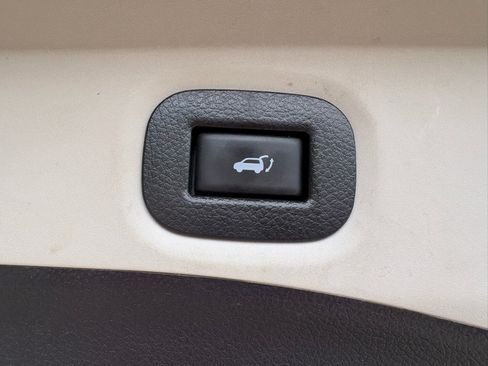 Used 2020 Nissan Rogue SV FWD image 25