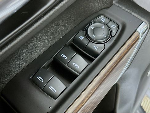 Used 2022 Chevrolet Silverado 1500 High Country w/ Technology Package image 18