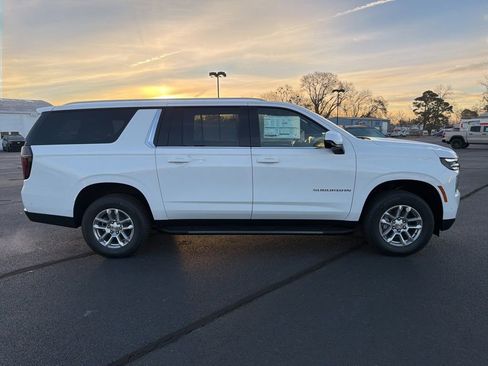 New 2026 Chevrolet Suburban LS image 2