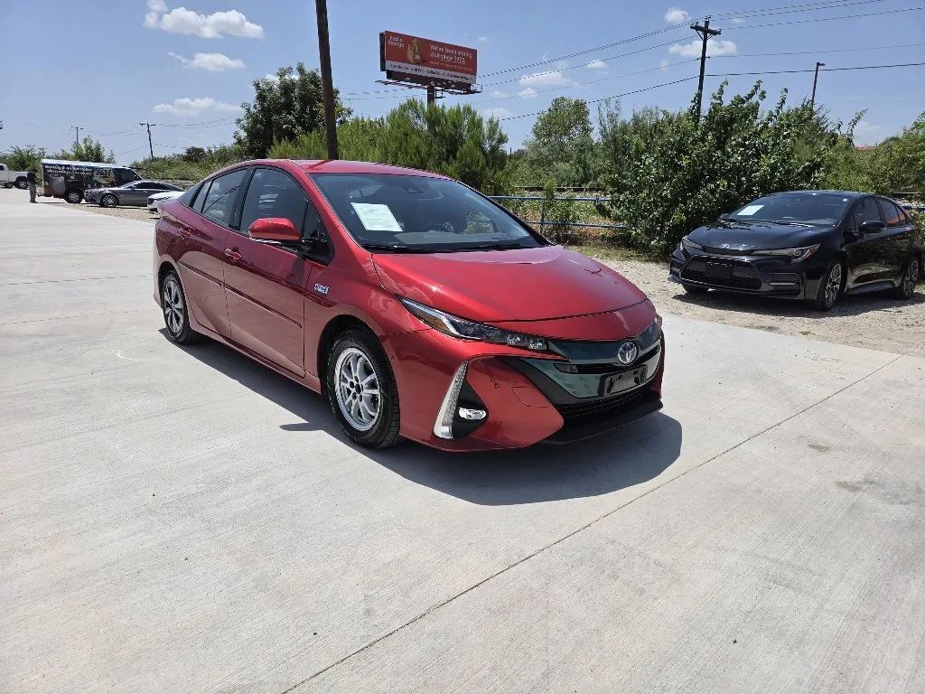 Used 2017 Toyota Prius Prime Advanced FWD image 3