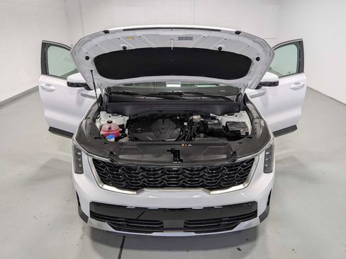Used 2025 Kia Sorento S AWD/4WD image 13