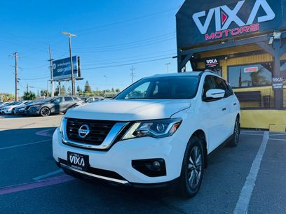 Used 2017 Nissan Pathfinder SL