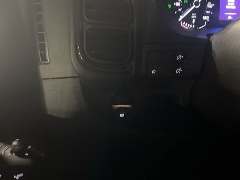 Used 2025 RAM ProMaster 2500 w/ Convenience Group image 14