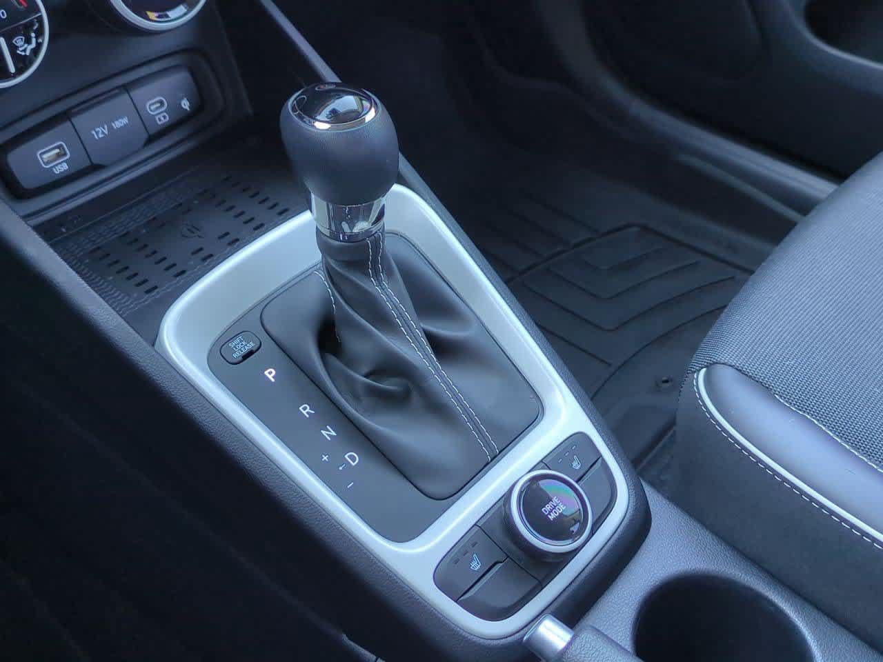 Used 2023 Hyundai Venue Limited FWD image 30