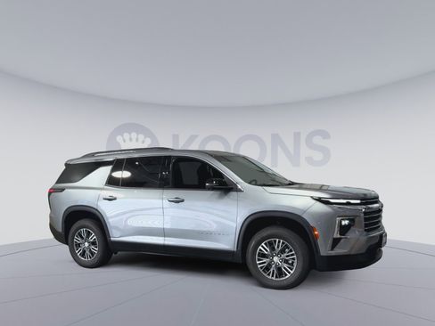 New 2026 Chevrolet Traverse LT w/ Enhanced Driving Package image 2