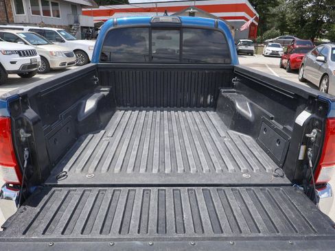 Used 2016 Toyota Tacoma SR5 RWD image 6