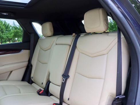 Used 2018 Cadillac XT5 Luxury w/ Driver Awareness Package FWD image 17