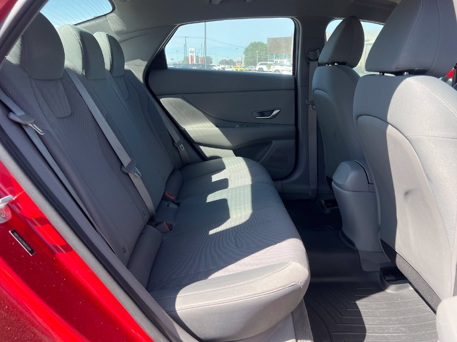 Used 2022 Hyundai Elantra SE FWD image 29