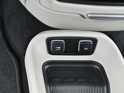 Used 2020 Chrysler Pacifica Limited FWD image 21