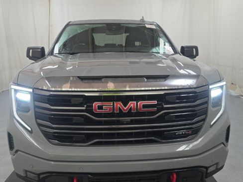 Used 2024 GMC Sierra 1500 AT4 AWD/4WD image 2