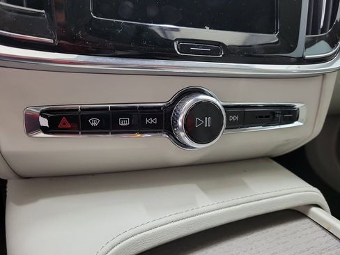 Used 2025 Volvo S90 B6 Plus image 30