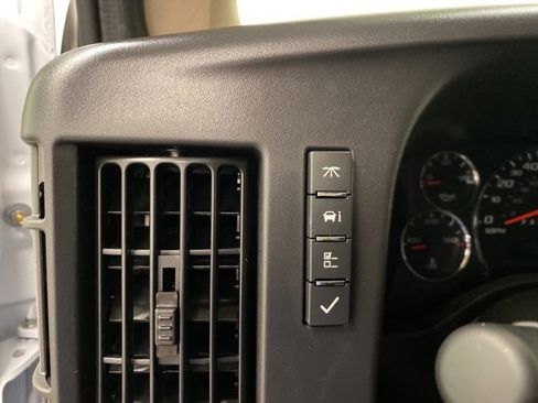 New 2025 Chevrolet Express 2500 image 30