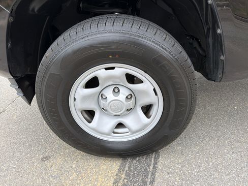 Used 2020 Toyota Tacoma SR w/ SR Convenience Package image 11