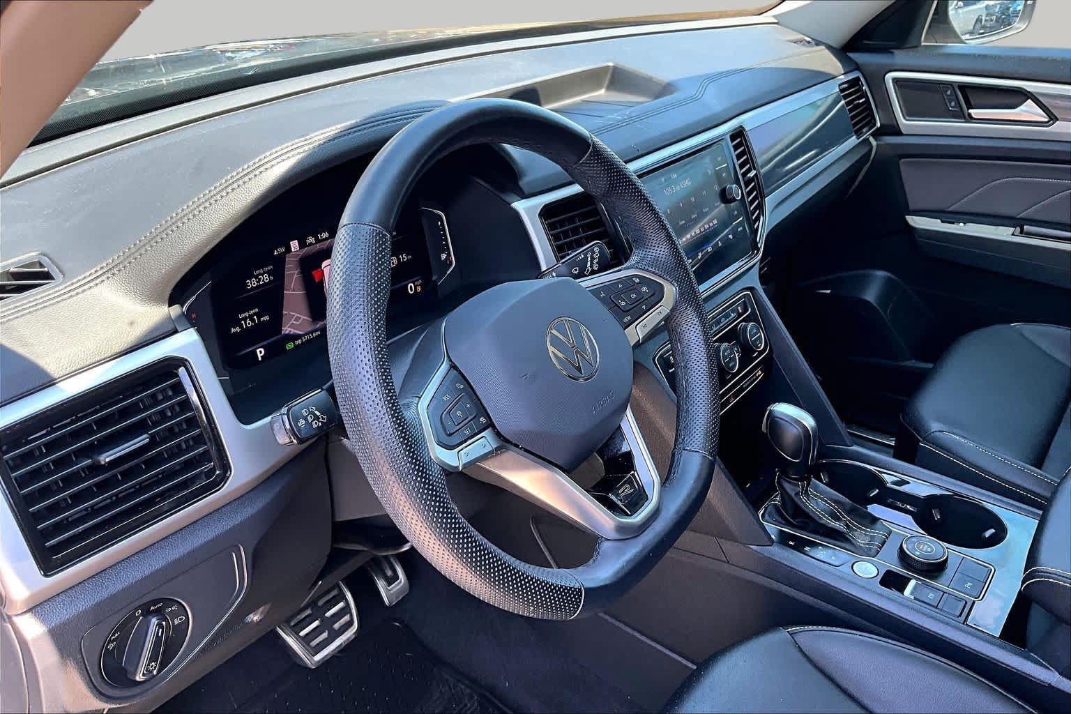 Used 2023 Volkswagen Atlas SEL R-Line AWD/4WD image 18