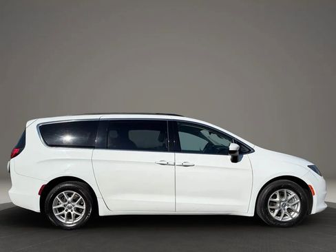 Used 2020 Chrysler Voyager Lxi FWD image 4