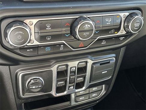 Used 2023 Jeep Wrangler Unlimited Sahara image 37