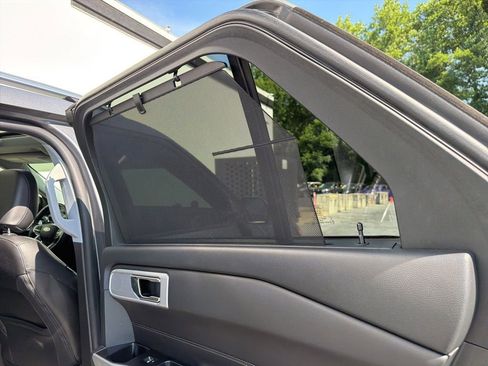Used 2022 Ford Explorer Limited w/ Equipment Group 301A RWD image 25
