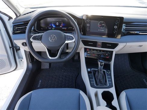 Certified 2025 Volkswagen Jetta SE image 21