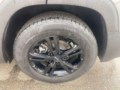 Certified 2019 GMC Terrain SLE w/ Driver Convenience Package FWD image 8