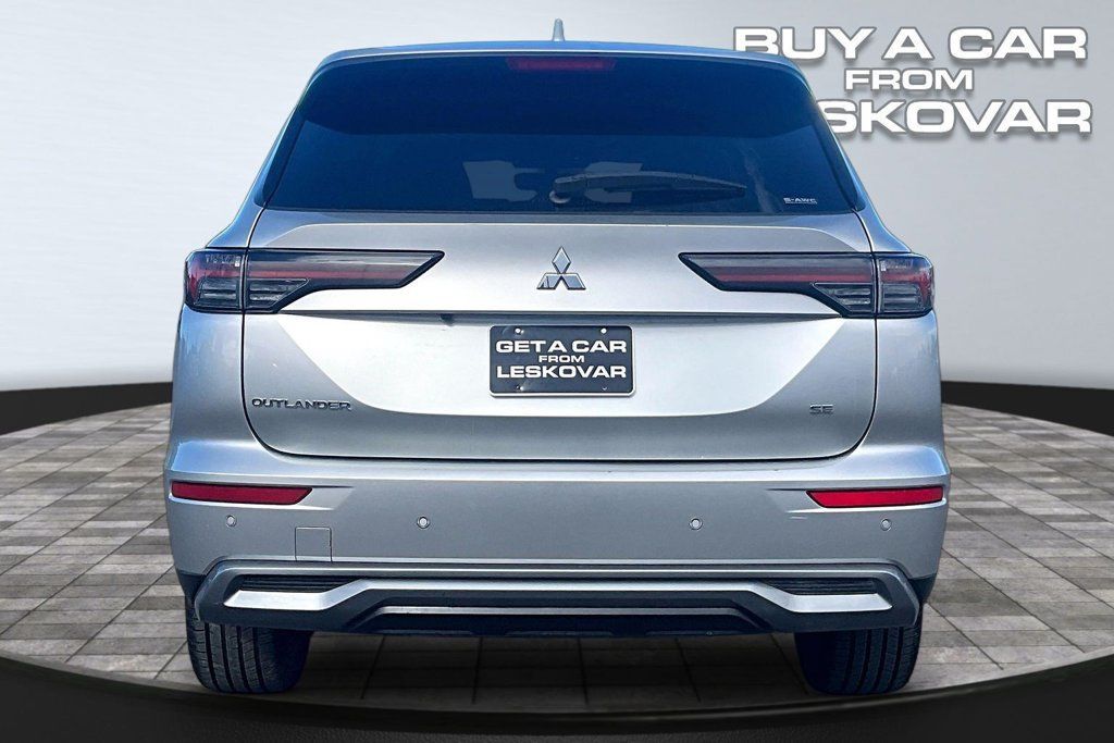 Used 2025 Mitsubishi Outlander SE AWD/4WD image 4
