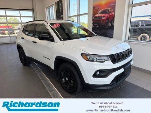 Used 2024 Jeep Compass Latitude AWD/4WD image 1