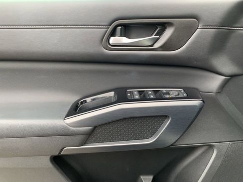 Used 2024 Nissan Pathfinder SL image 11