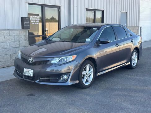 Used 2014 Toyota Camry SE FWD image 7