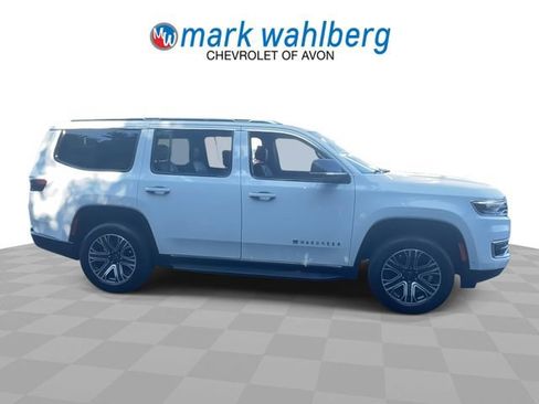 Used 2025 Jeep Wagoneer Series II AWD/4WD image 9