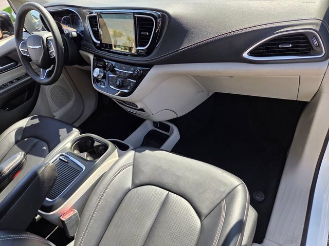 Used 2024 Chrysler Pacifica Limited FWD image 17
