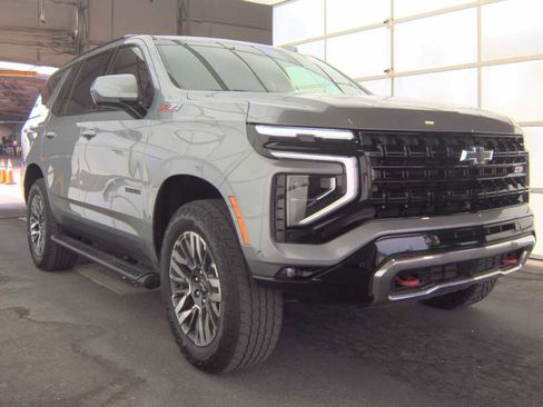 Used 2025 Chevrolet Tahoe Z71 AWD/4WD image 2
