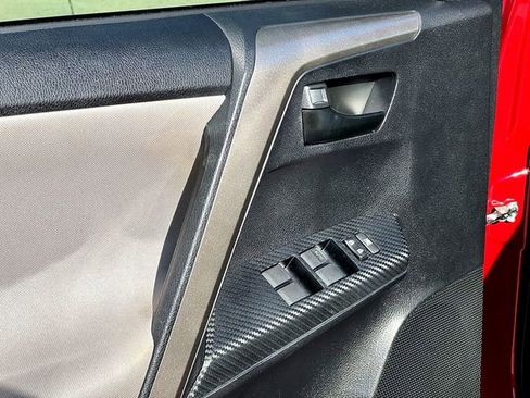 Used 2015 Toyota RAV4 LE image 9