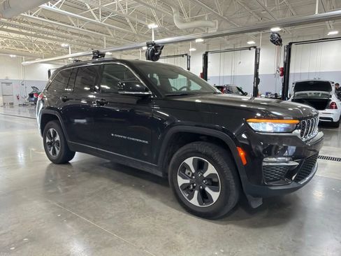 Used 2024 Jeep Grand Cherokee Limited 4xe AWD/4WD image 11