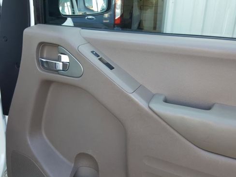 Used 2015 Nissan Frontier SV AWD/4WD image 22