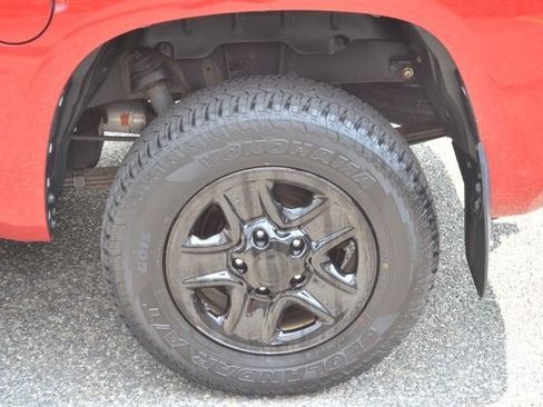 Used 2017 Toyota Tundra SR5 AWD/4WD image 12