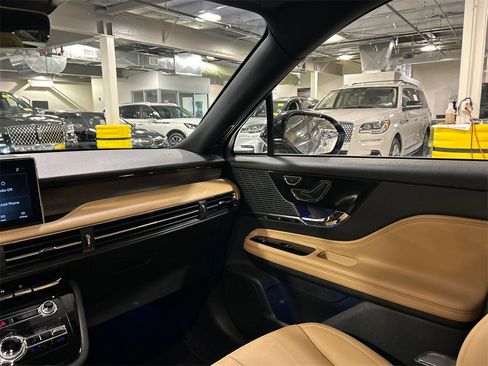 Certified 2022 Lincoln Corsair Reserve w/ Elements Package image 23