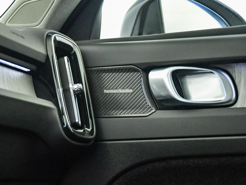 Certified 2025 Volvo XC40 B5 Plus w/ Climate Package image 26