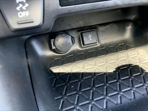 Used 2021 Toyota RAV4 XLE w/ Convenience Package image 34