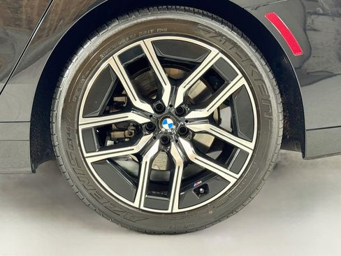 Used 2025 BMW 740i xDrive AWD/4WD image 8