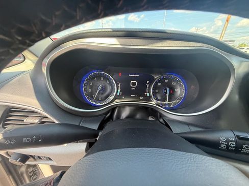 Used 2020 Chrysler Pacifica Touring-L Plus FWD image 17