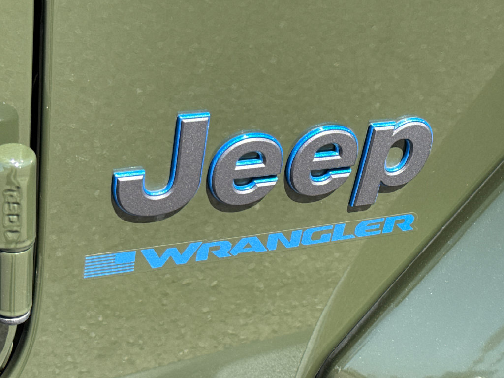 Certified 2024 Jeep Wrangler Unlimited w/ Convenience Group AWD/4WD image 8