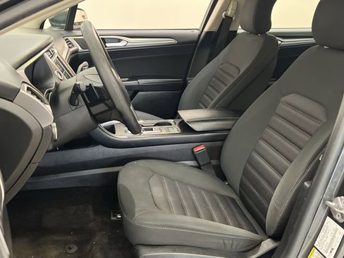 Used 2018 Ford Fusion SE w/ Fusion SE Technology Package image 11