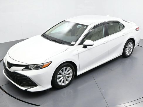 Used 2019 Toyota Camry LE FWD image 34