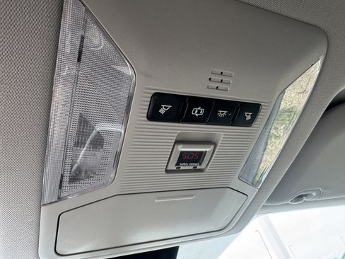 Used 2019 Toyota RAV4 LE FWD image 39