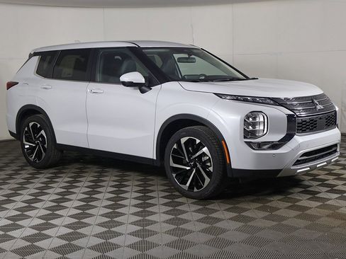 Used 2024 Mitsubishi Outlander SE image 51